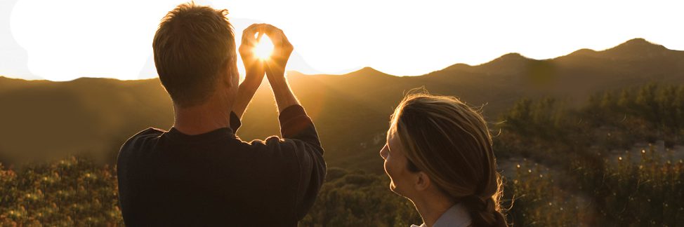 Couple framing the sun2