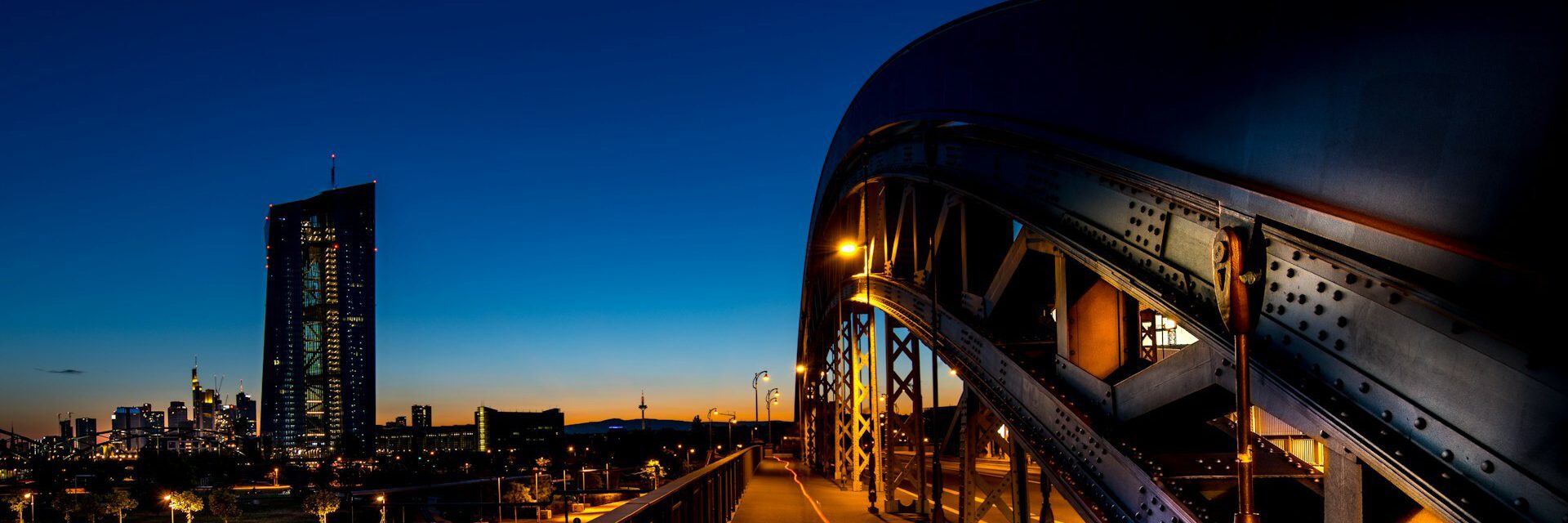 Cmophoto net D m Bx5 Xwww8 unsplash european central bank