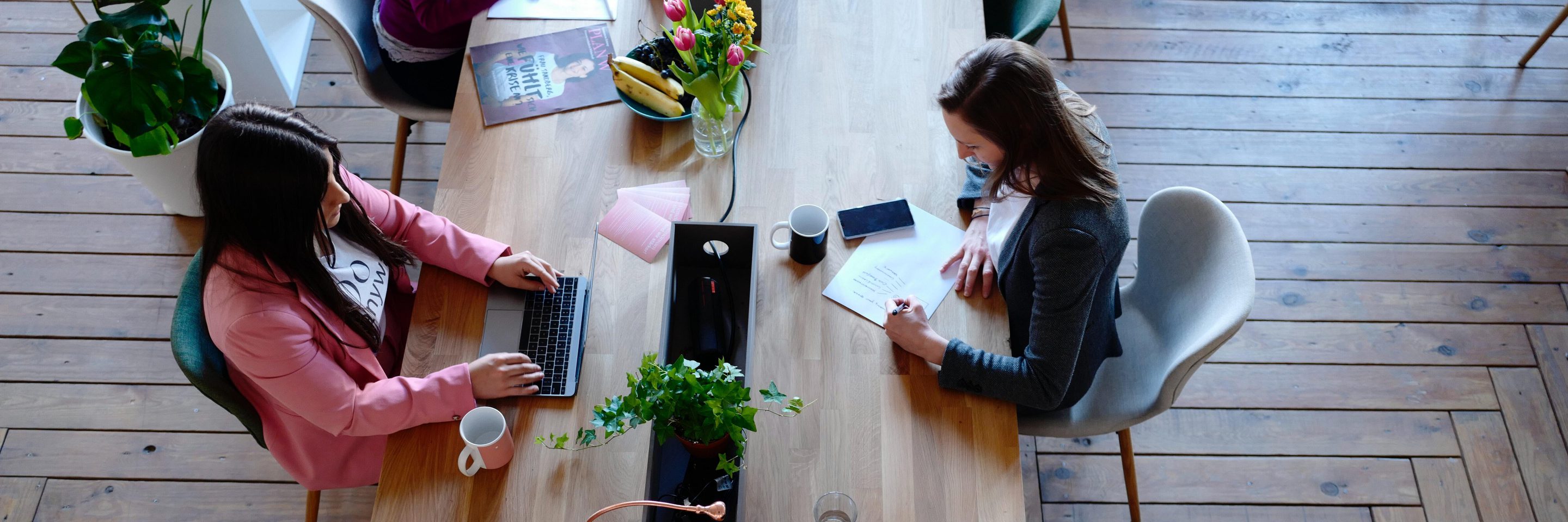 Pexels cowomen 2041627